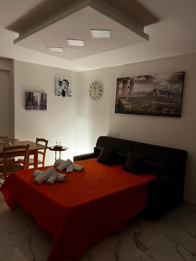 Roy Nel Cuore Di Napoli Hotel ภายนอก รูปภาพ